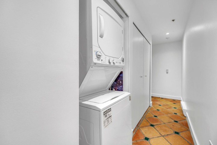 Photo 5 at 28 - 1345 W 4th Avenue, False Creek, Vancouver West