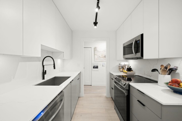 Photo 15 at 302 - 2366 Wall Street, Hastings, Vancouver East