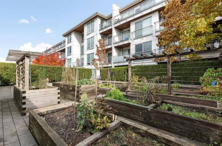 Photo 17 at 218 - 3333 Main Street, Main, Vancouver East