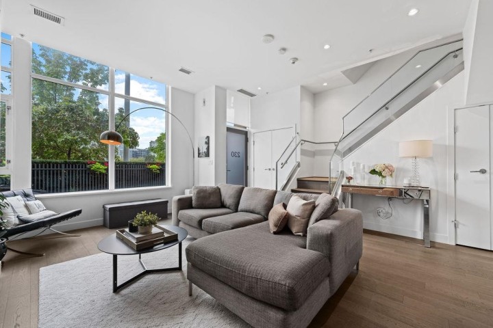 Photo 2 at 230 W 1 Avenue, False Creek, Vancouver West