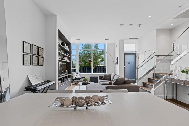 Photo 3 at 230 W 1 Avenue, False Creek, Vancouver West