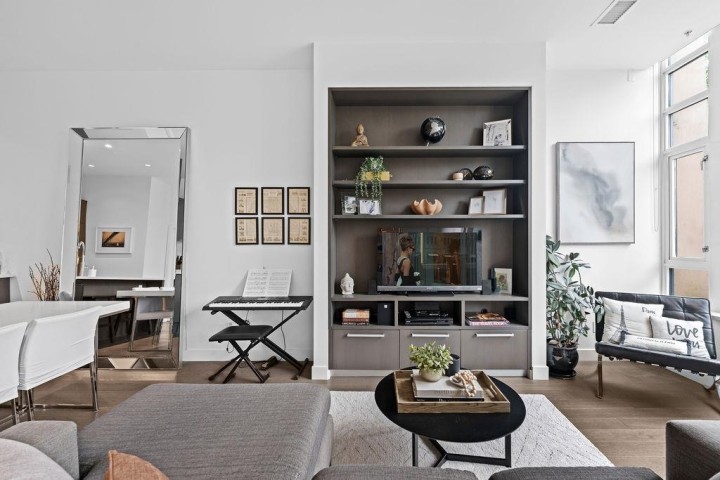 Photo 1 at 230 W 1 Avenue, False Creek, Vancouver West