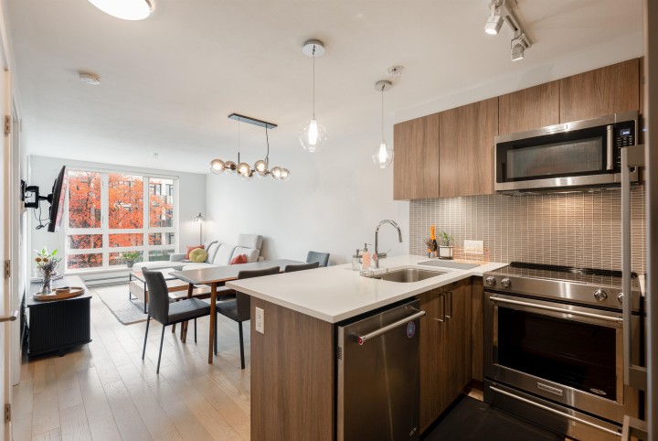 Photo 2 at 406 - 2477 Carolina Street, Mount Pleasant VE, Vancouver East