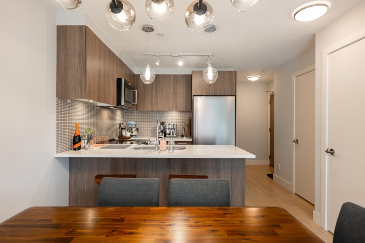 Photo 5 at 406 - 2477 Carolina Street, Mount Pleasant VE, Vancouver East