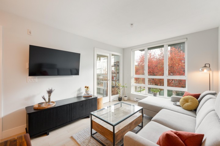 Photo 10 at 406 - 2477 Carolina Street, Mount Pleasant VE, Vancouver East