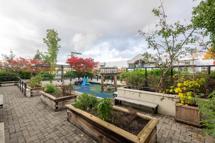 Photo 19 at 406 - 2477 Carolina Street, Mount Pleasant VE, Vancouver East