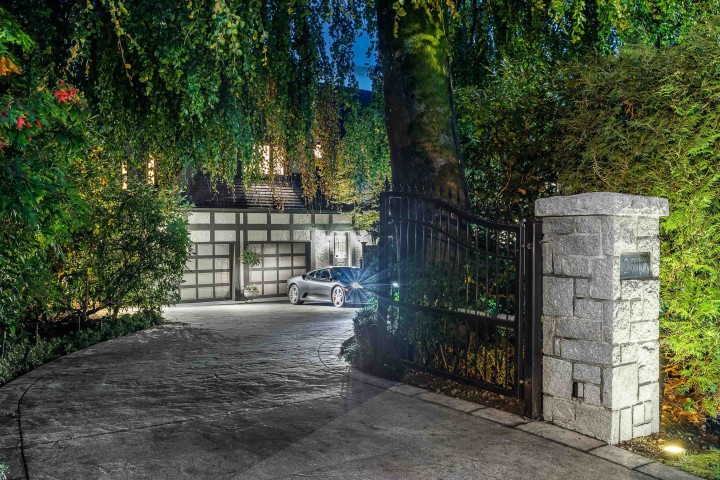 Photo 2 at 2716 W 49th Avenue, S.W. Marine, Vancouver West