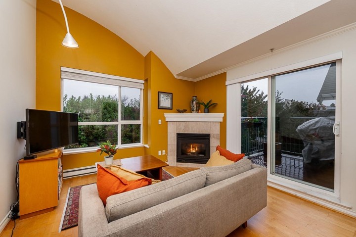 Photo 1 at 403 - 1617 Grant Street, Grandview Woodland, Vancouver East