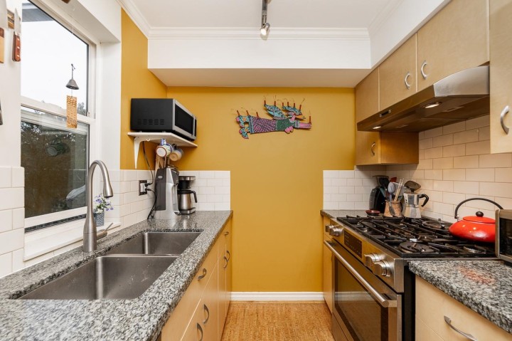 Photo 9 at 403 - 1617 Grant Street, Grandview Woodland, Vancouver East