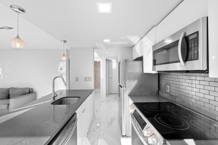 Photo 9 at 702 - 1188 Howe Street, Downtown VW, Vancouver West