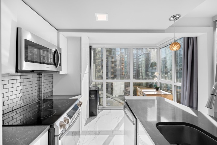 Photo 10 at 702 - 1188 Howe Street, Downtown VW, Vancouver West