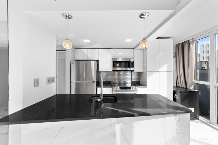 Photo 8 at 702 - 1188 Howe Street, Downtown VW, Vancouver West