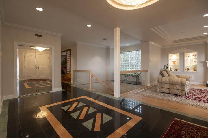 Photo 2 at 2572 Westhill Close, Westhill, West Vancouver