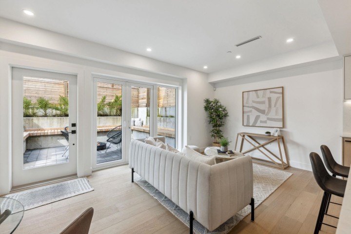 Photo 5 at 3383 Victoria Drive, Victoria VE, Vancouver East