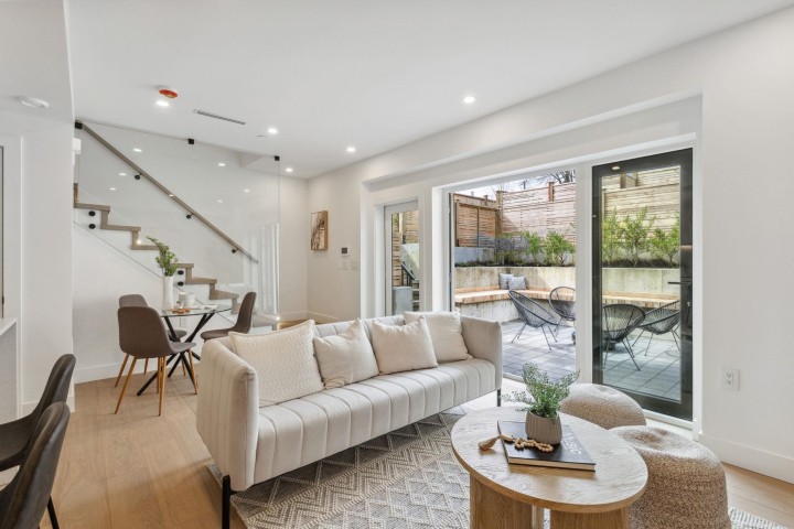 Photo 4 at 3383 Victoria Drive, Victoria VE, Vancouver East