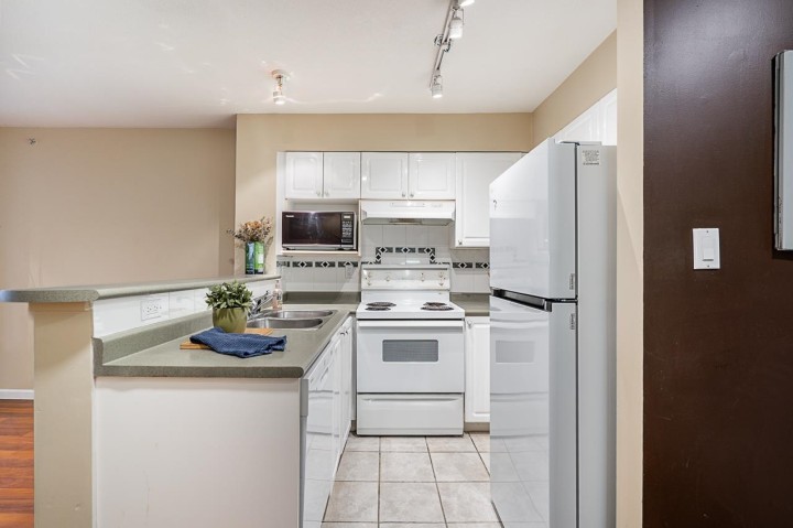 Photo 9 at PH17 - 760 Kingsway, Fraser VE, Vancouver East