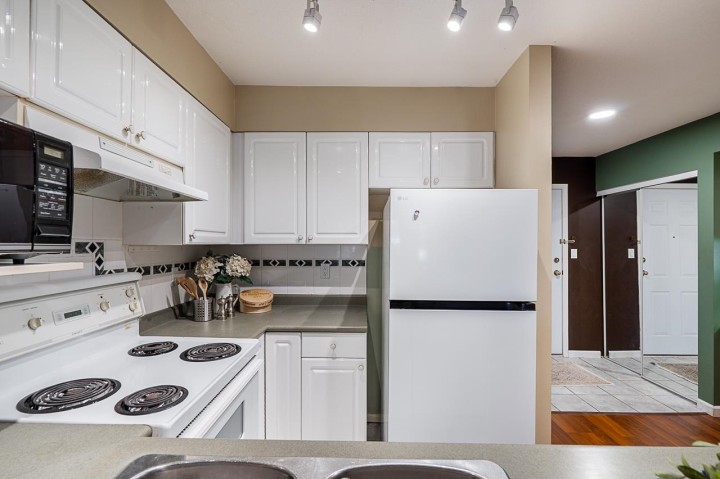 Photo 11 at PH17 - 760 Kingsway, Fraser VE, Vancouver East