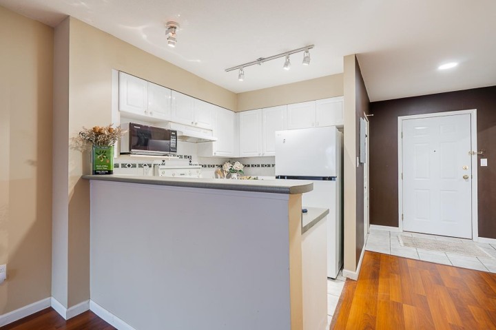 Photo 8 at PH17 - 760 Kingsway, Fraser VE, Vancouver East