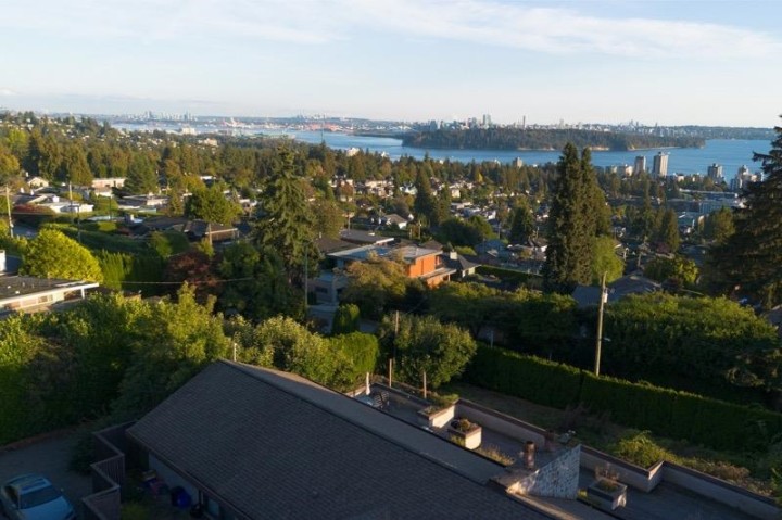 Photo 15 at 2233 Palmerston Avenue, Queens, West Vancouver