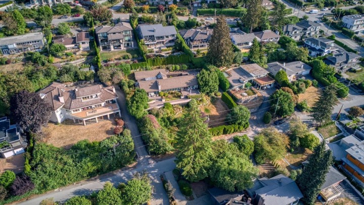 Photo 13 at 2235 Palmerston Avenue, Queens, West Vancouver