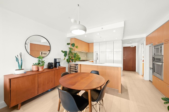 Photo 2 at 425 - 2008 Pine Street, False Creek, Vancouver West