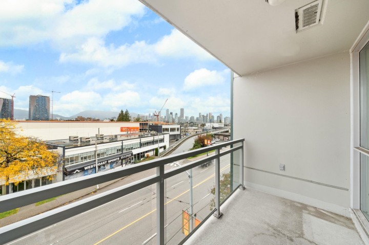 Photo 26 at 425 - 2008 Pine Street, False Creek, Vancouver West