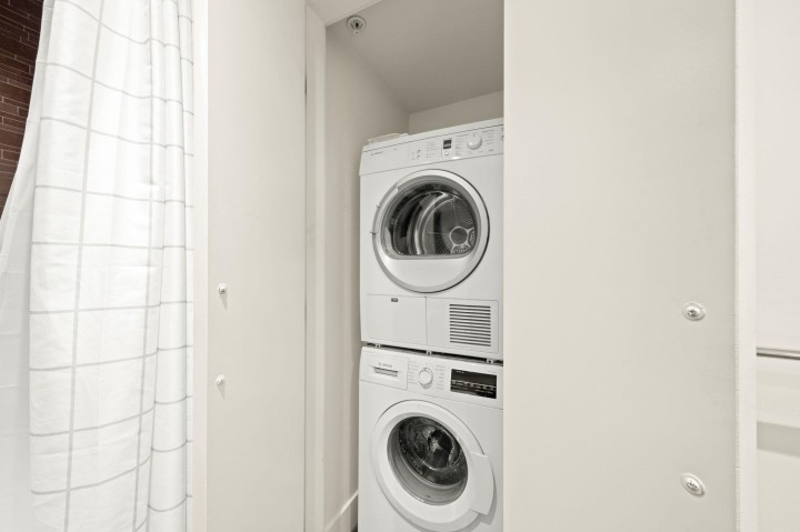 Photo 22 at 425 - 2008 Pine Street, False Creek, Vancouver West