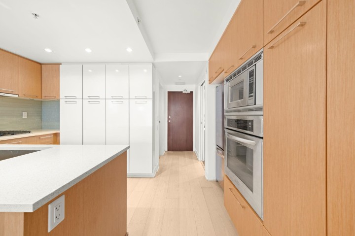 Photo 3 at 425 - 2008 Pine Street, False Creek, Vancouver West