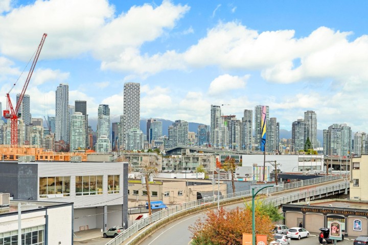 Photo 32 at 425 - 2008 Pine Street, False Creek, Vancouver West