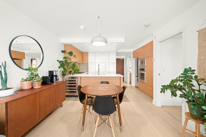 Photo 1 at 425 - 2008 Pine Street, False Creek, Vancouver West