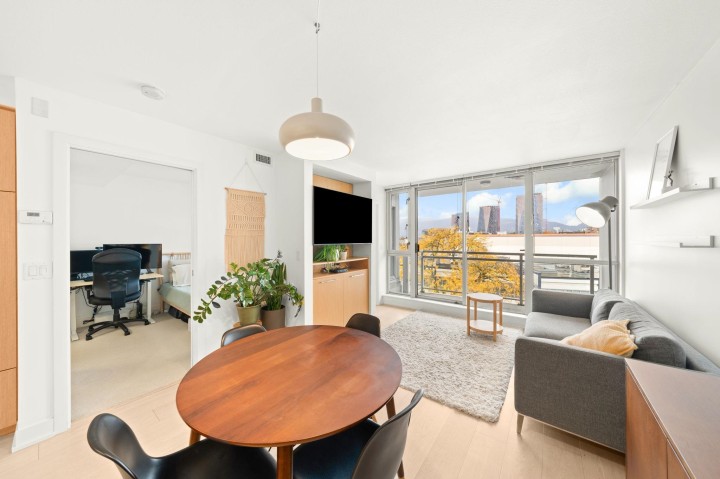 Photo 9 at 425 - 2008 Pine Street, False Creek, Vancouver West