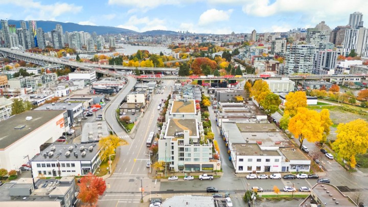 Photo 34 at 425 - 2008 Pine Street, False Creek, Vancouver West