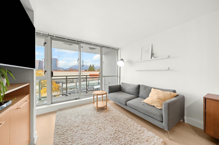 Photo 10 at 425 - 2008 Pine Street, False Creek, Vancouver West