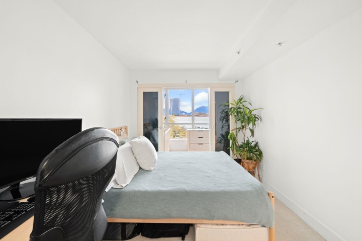 Photo 15 at 425 - 2008 Pine Street, False Creek, Vancouver West