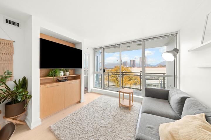 Photo 11 at 425 - 2008 Pine Street, False Creek, Vancouver West