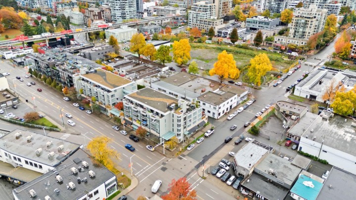 Photo 31 at 425 - 2008 Pine Street, False Creek, Vancouver West