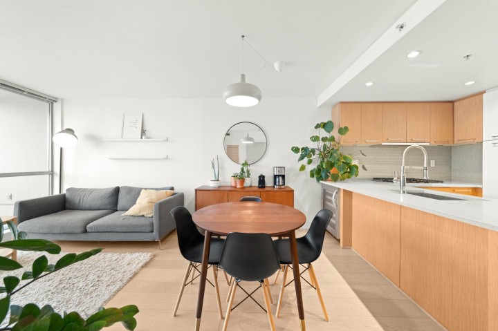 Photo 8 at 425 - 2008 Pine Street, False Creek, Vancouver West