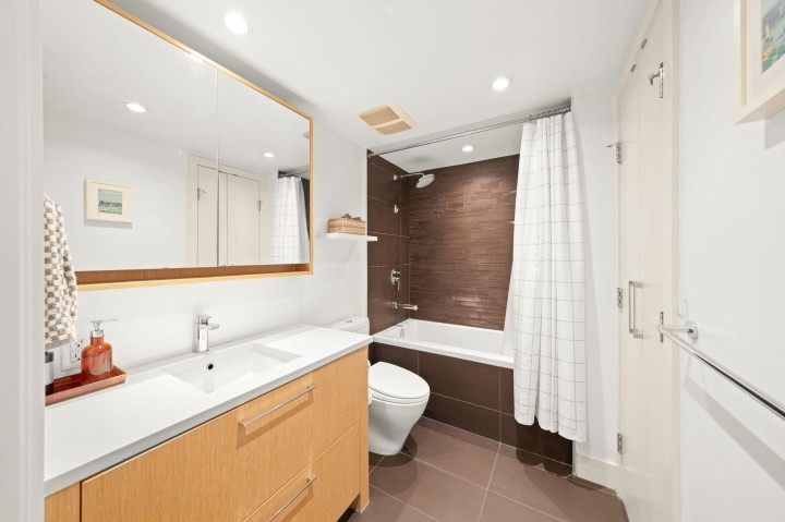 Photo 21 at 425 - 2008 Pine Street, False Creek, Vancouver West