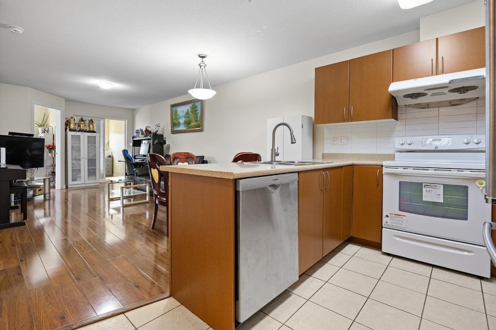 Photo 1 at 305 - 2028 E 37th Avenue, Victoria VE, Vancouver East