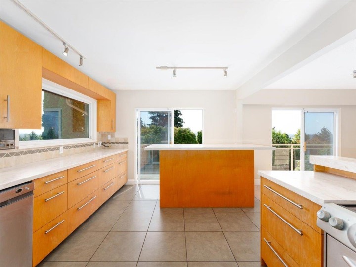 Photo 4 at 1228 Adderley Street, Calverhall, North Vancouver