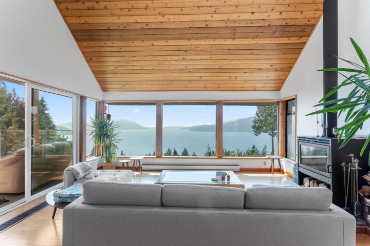 Photo 5 at 270 Mountain Drive, Lions Bay, West Vancouver