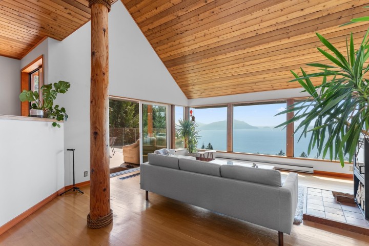 Photo 4 at 270 Mountain Drive, Lions Bay, West Vancouver