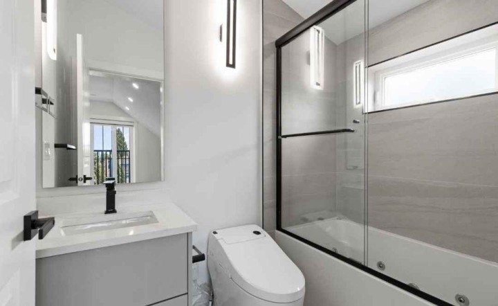 Photo 7 at 5092 Clarendon Street, Collingwood VE, Vancouver East