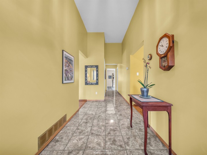 Photo 2 at 865 Margaree Place, Cedardale, West Vancouver