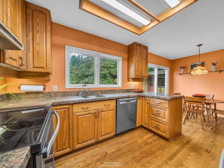 Photo 13 at 865 Margaree Place, Cedardale, West Vancouver