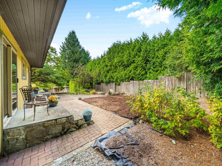 Photo 32 at 865 Margaree Place, Cedardale, West Vancouver