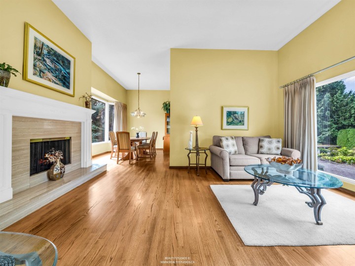 Photo 5 at 865 Margaree Place, Cedardale, West Vancouver