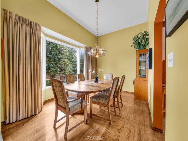 Photo 9 at 865 Margaree Place, Cedardale, West Vancouver