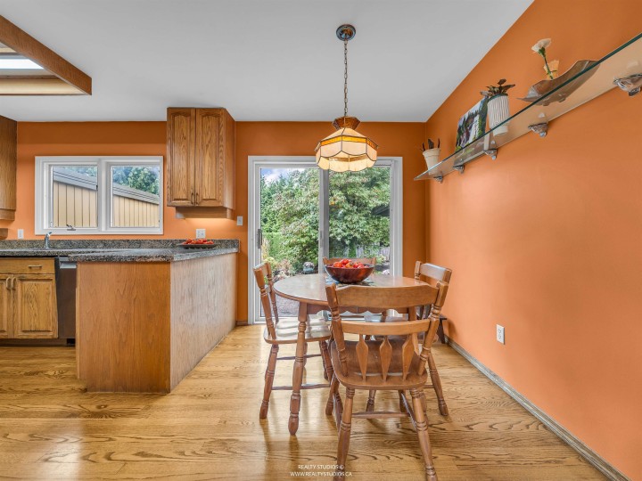 Photo 10 at 865 Margaree Place, Cedardale, West Vancouver