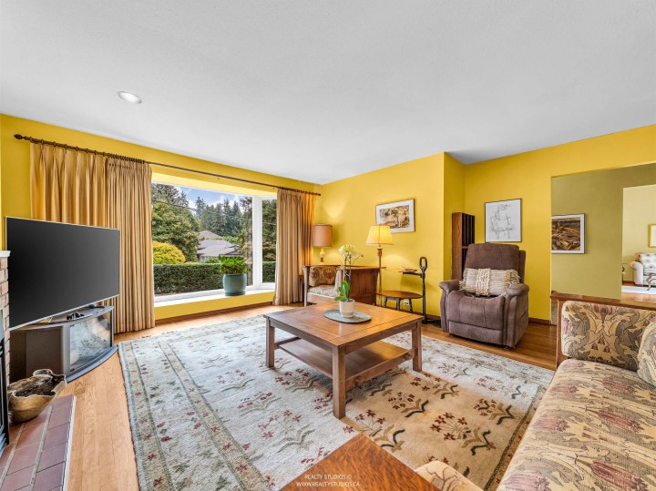 Photo 15 at 865 Margaree Place, Cedardale, West Vancouver